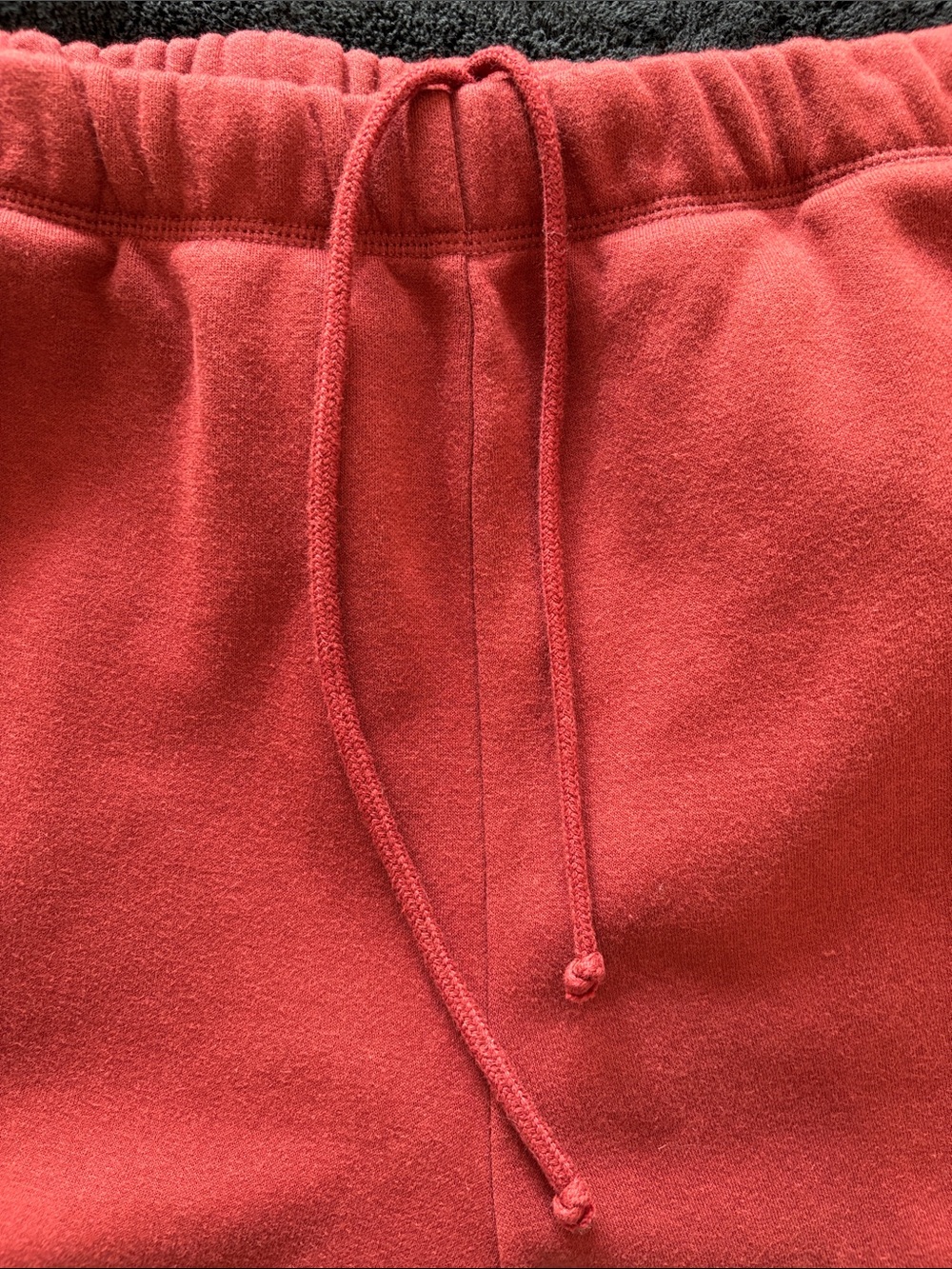 SKIMS Wide-Leg Sweatpants in Burgandy. Cotton Fleece - Picture 7 of 8